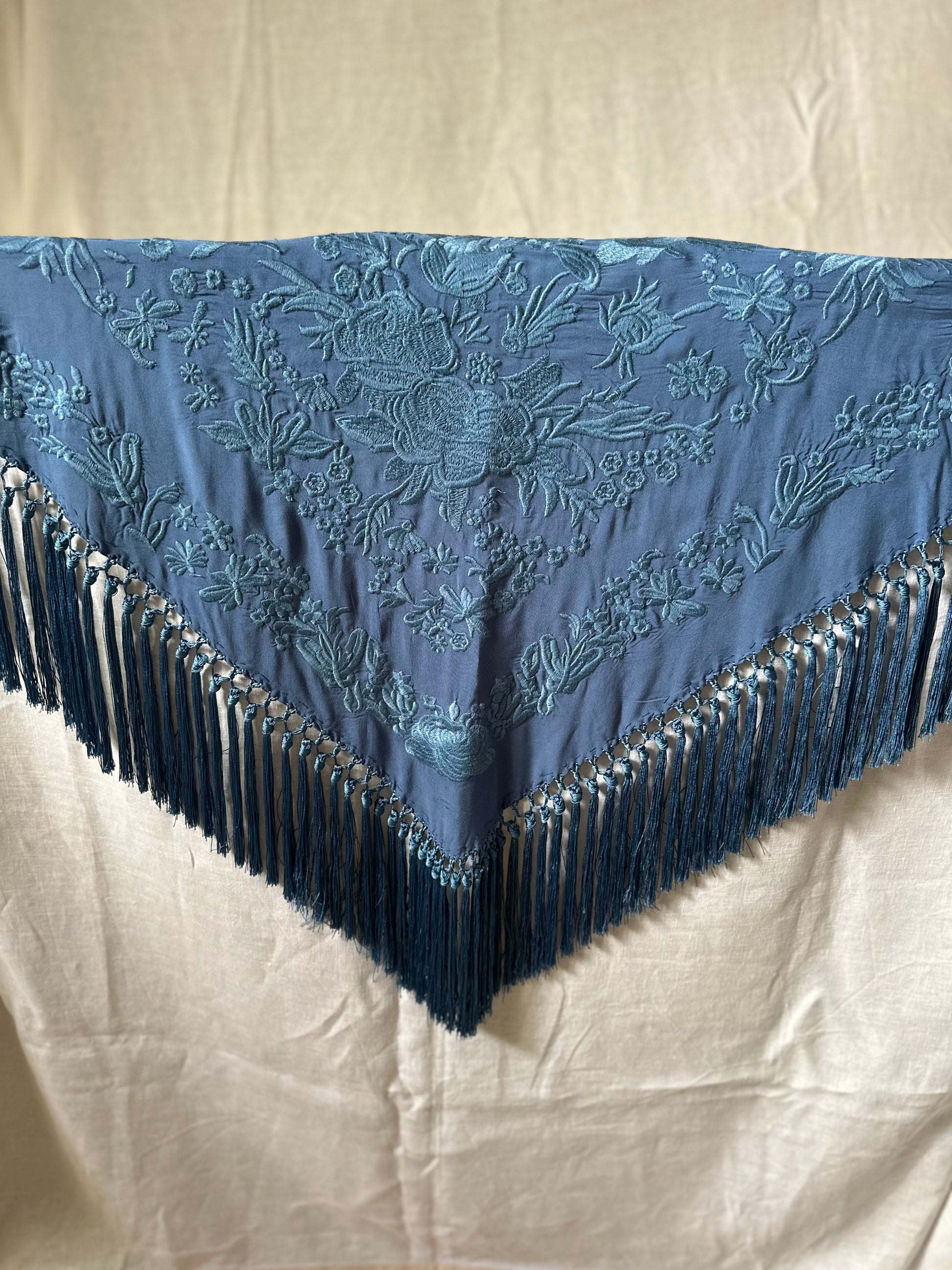 Mantón azul ducado