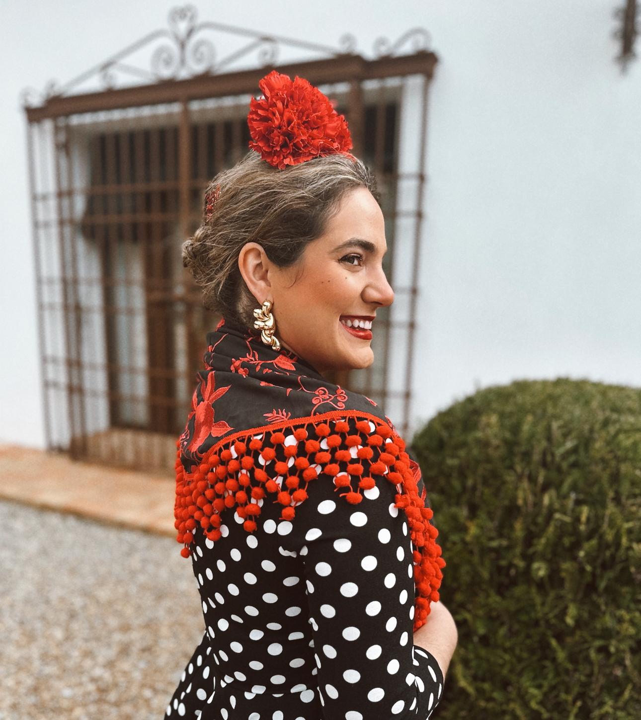 Mantón / piquillo negro bordado en rojo