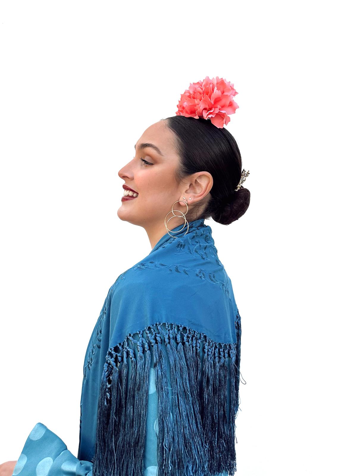 Mantón azul ducado bordado