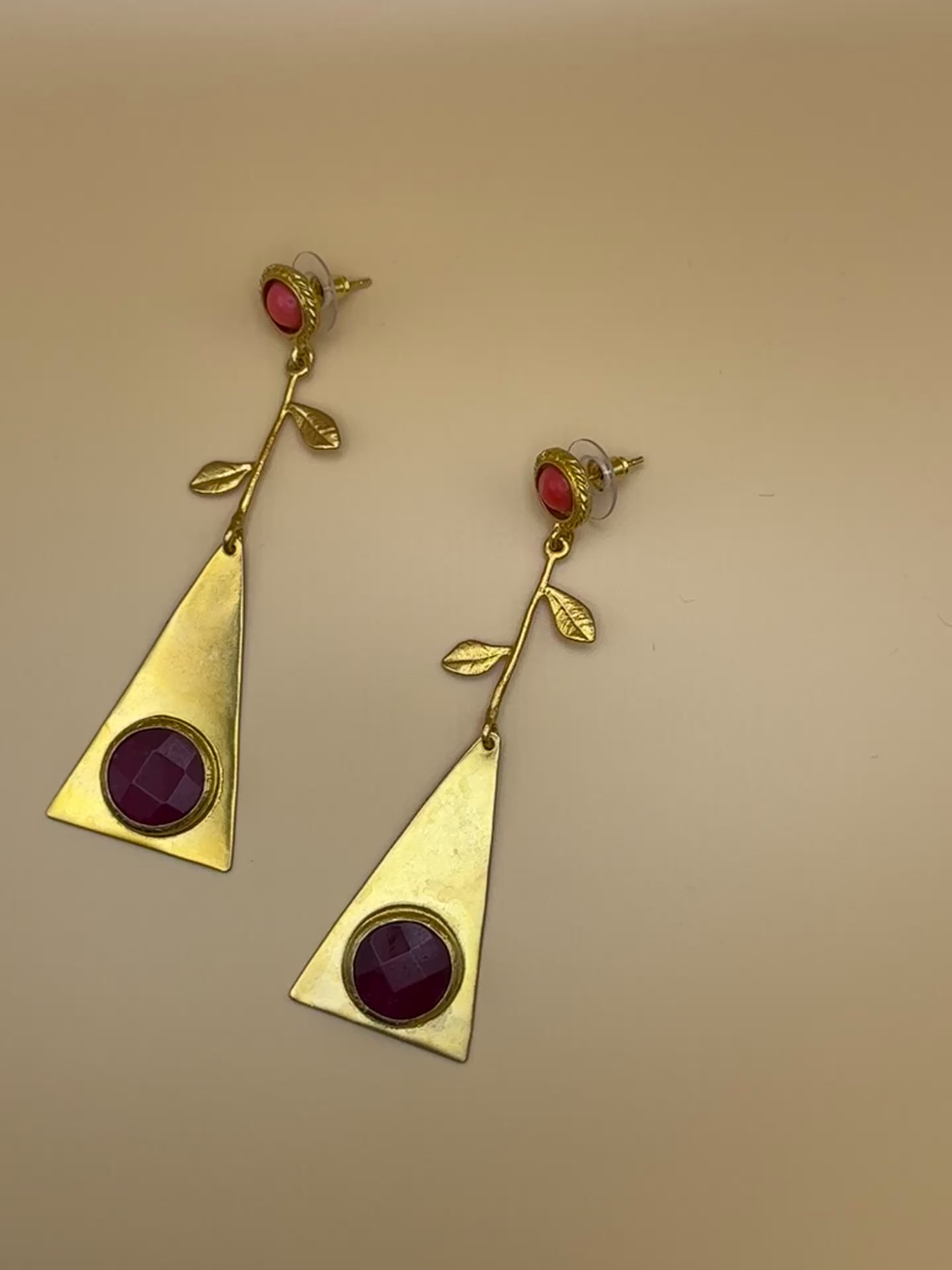 Drop triangle red