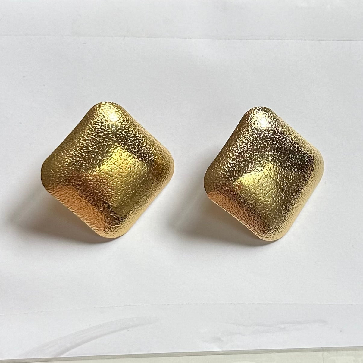 Pendientes dado