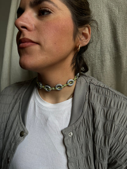 Choker gris