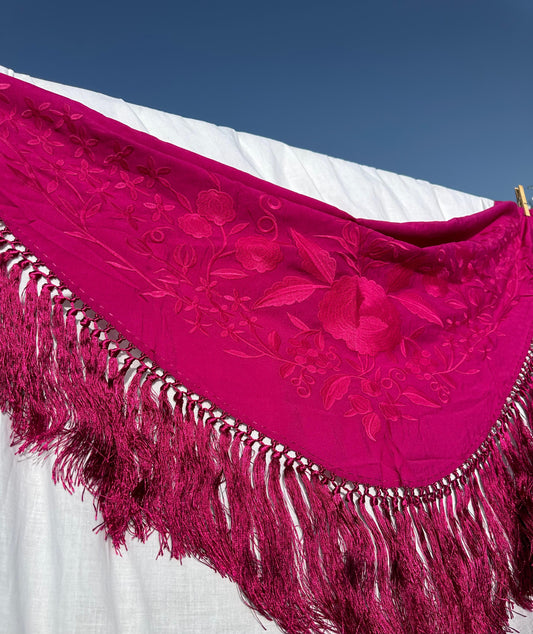 Mantón fucsia bordado fucsia