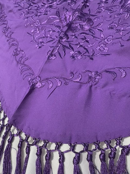 Mantón morado nazareno bordado